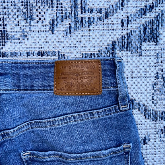 Levis Jean Shorts - Picture 3 of 4